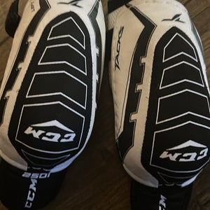 Junior CCM Tacks Elbow Pads (Used)