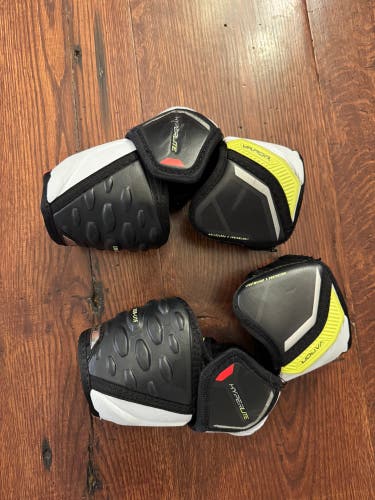 Junior Medium Bauer Vapor Hyperlite Elbow Pads (Used)
