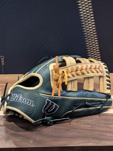 RH Wilson A2000 Baseball Glove 12.75" (Used)