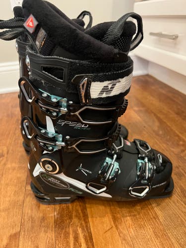 Mondo 23 & 23.5 Women's Nordica Ski Boots (Used)