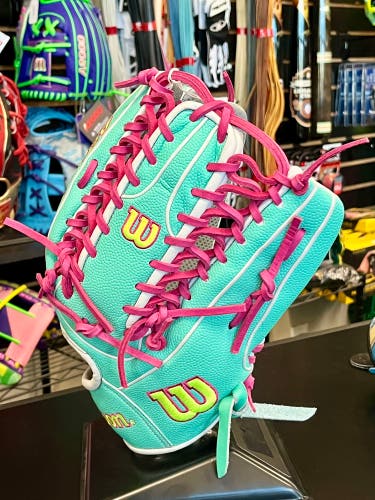 DISPLAY MODEL | Spring 2025 Wilson A2000 SCOT7SS 12.75" Outfield Baseball Glove | FAST SHIP