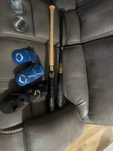 Axis Bat 33" (Used)
