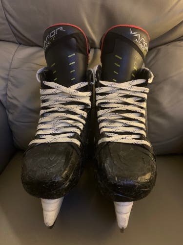 2021 Bauer Vapor Hyperlite Hockey Skates 6 (Used)