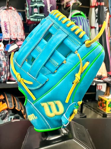 DISPLAY MODEL | Spring 2025 Wilson A2000 PP05 11.5" Infield Baseball Glove RHT | FAST SHIP