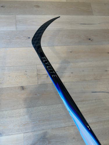 Intermediate Bauer Vapor FlyLite Left Hand Hockey Stick P92