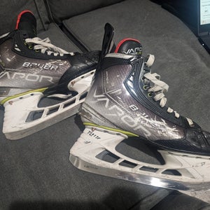 Senior Bauer Vapor Hyperlite Hockey Skates | Size 7.5 Fit 2