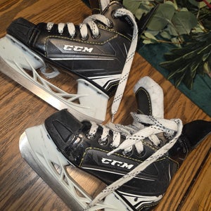 CCM Tacks 9040 Hockey Skates 10 (Used)