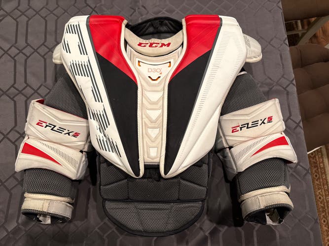 Medium CCM EFlex 5 Pro Goalie Chest Protector (Used)
