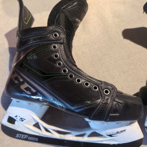 CCM 100K Hockey Skates Regular Width 8.5 (Used)