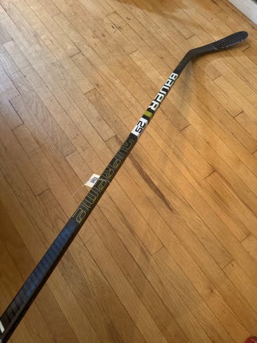 Senior Bauer Supreme 2S Hockey Stick Right Handed P92 65 Flex (Used)