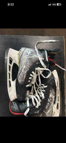 2021 Bauer Vapor Hyperlite Hockey Skates 9 (Used)