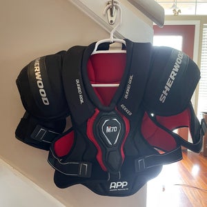 Large Junior Sher-Wood Rekker Shoulder Pads Pro Stock (Used)