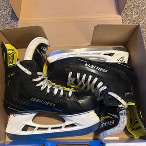 2023 Bauer Supreme M4 Hockey Skates Regular Width 8.5 FIT2