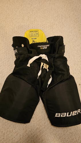 Junior Large Bauer Supreme S29 Hockey Pants (Used)