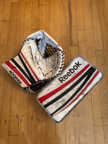 White Intermediate Reebok 18K Goalie Gloves & Blockers Regular (Used)