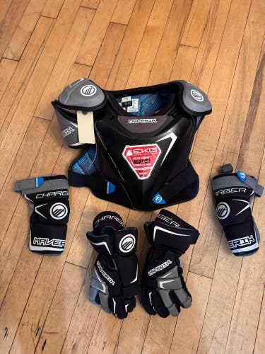 Small Youth Maverik Charger Shoulder Pads (Used)