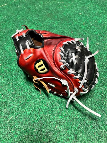 Wilson A2000 RH Catcher's Baseball Glove 32.5" (Used)