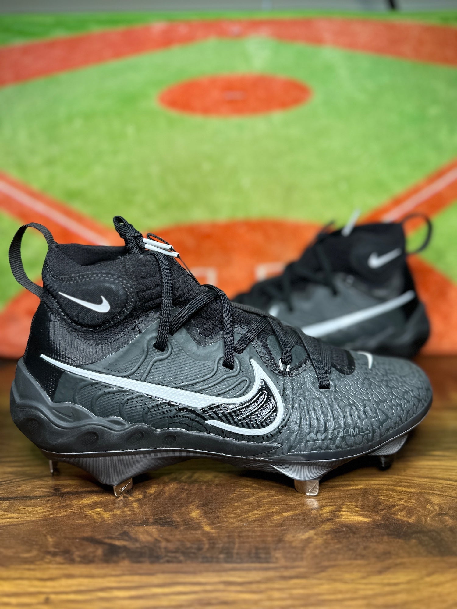 mens baseball cleats size 7.5