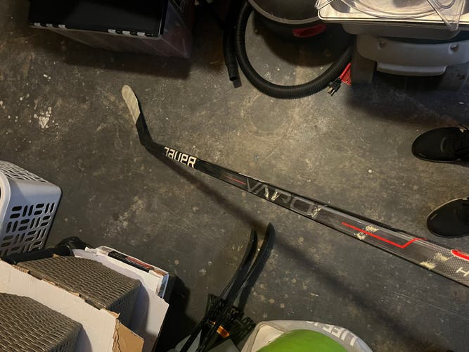 Senior Bauer Vapor Hyperlite Right Handed Hockey Stick P28 87 Flex Pro Stock (Used)