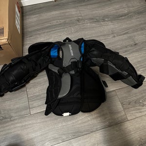 Small / Medium 2023 Bauer GSX Goalie Chest Protector (Used)