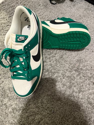 Nike dunk low // lottery dunks size 11.5