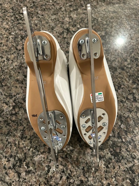 Risport Figure Skates B Adult 7.5 (New)