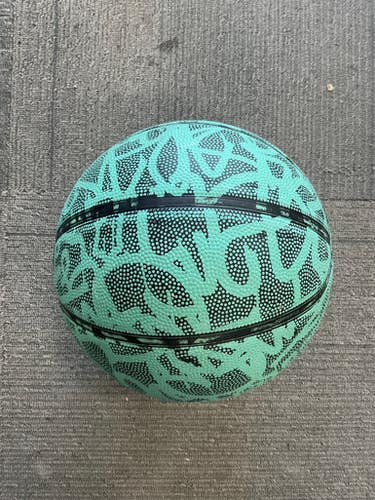 Used And1 BASKETBALL Basketball Adult Indoor Green 11614-S000226893