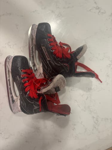 Bauer Vapor X700 Hockey Skates Regular Width Size 4 (Used)