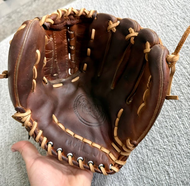 Wilson “The A2000” L- RH Infield Baseball Glove 11.5" (Used)