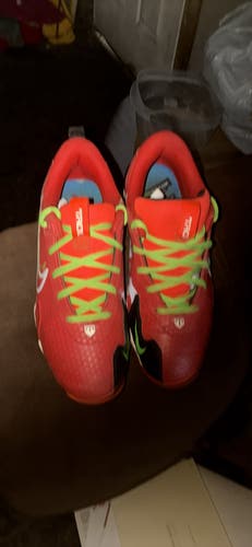Red Kid's 6Y (Big Kids / Youth) Youth Nike Force Trout 9 Keystone Low Top Molded Cleats (Used)
