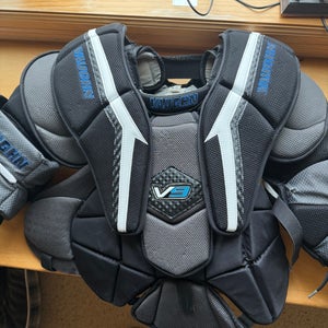 Medium Intermediate Vaughn Velocity V9 Goalie Chest Protector