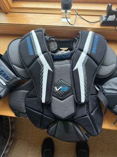 Medium 2021 Vaughn Velocity V9 Goalie Chest Protector (Used)