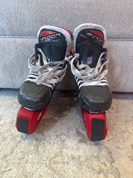2021 Bauer Vapor 3X Hockey Skates Regular Width Size 2.5 (Used)