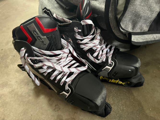 CCM EFlex 6.9 Hockey Goalie Skates Regular Width 10.5 (Used)