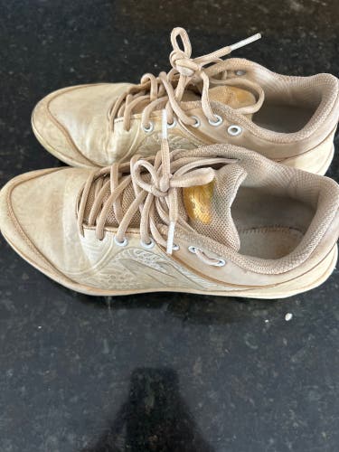 White Men's Size M 8.5 (W 9.5) Adult New Balance 3000v6 Low Top Metal (Used)