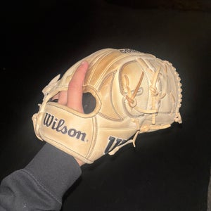 Wilson A2000 RH Pitcher's Baseball Glove 12" (Used)
