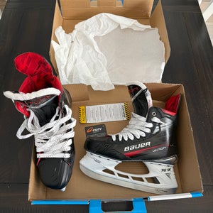 2023 Bauer Vapor X4 Hockey Skates 10 (Hardly Used)