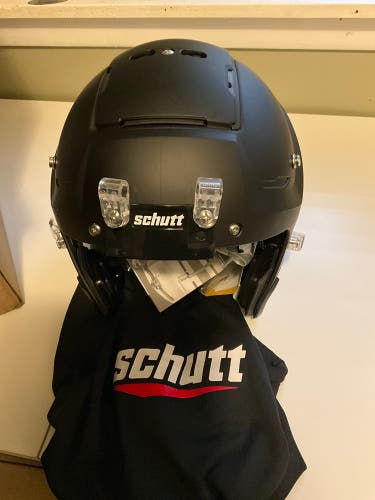 Adult Large Schutt F7 2.0 Helmet (New)
