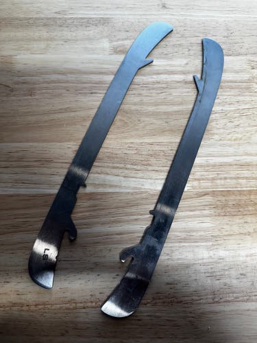 NHL Pro Stock Used Game Used Bauer LS3 288 Skate Blades / Runners