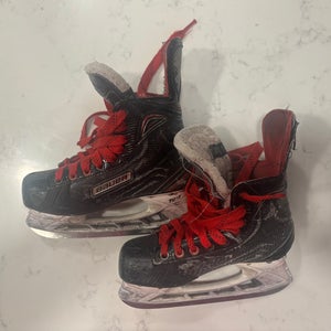 Bauer Vapor X700 Hockey Skates Regular Width Size 4 (Used)