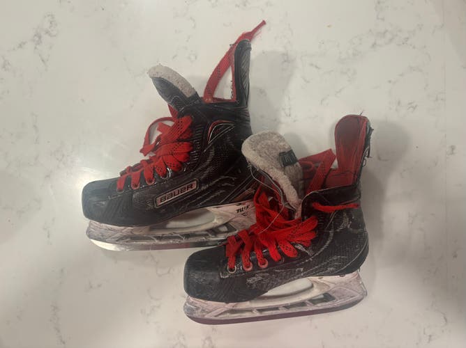 Bauer Vapor X700 Hockey Skates Regular Width Size 4 (Used)