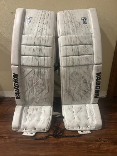 34" Vaughn Velocity VE8 Goalie Leg Pads (Used)