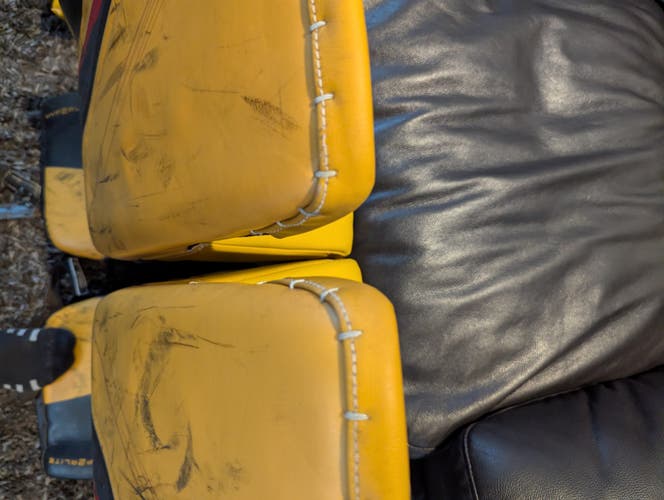 33" Bauer Hyperlite 2 Regular Goalie Full Set (Used)