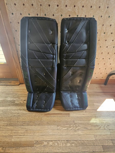 33" CCM Extreme Flex 5 Goalie Leg Pads (Used)
