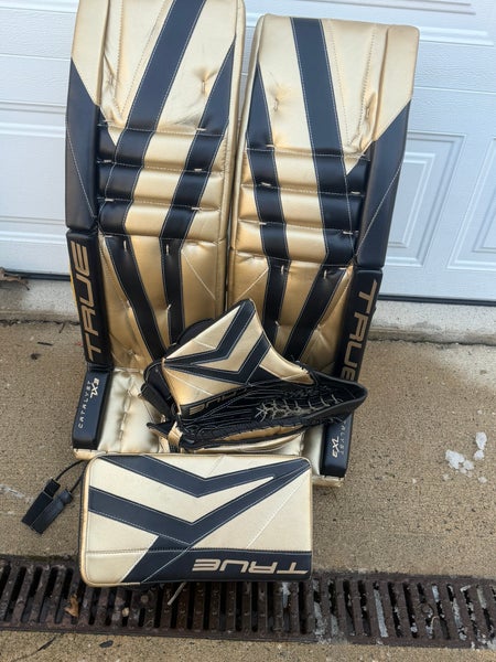 35" True 7X3 Regular Goalie Full Set (Used)