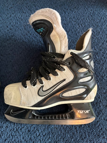 Nike Air Zoom Hockey Skates Size 4 (Used)