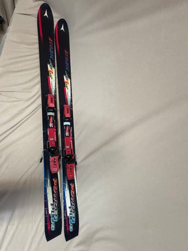 Unisex Powder Atomic AR5 Skis With Bindings (Used)