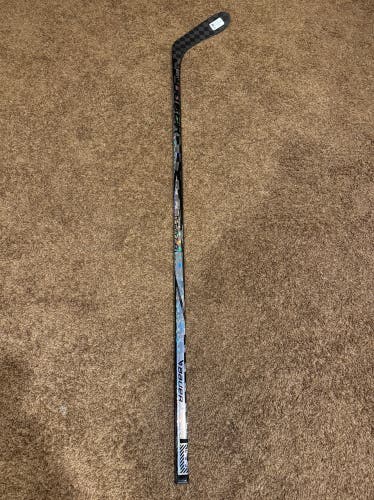 Intermediate Bauer Twitch Right Handed Hockey Stick P28 65 Flex (New)