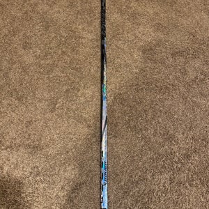 Intermediate Bauer Twitch Right Handed Hockey Stick P28 65 Flex (New)