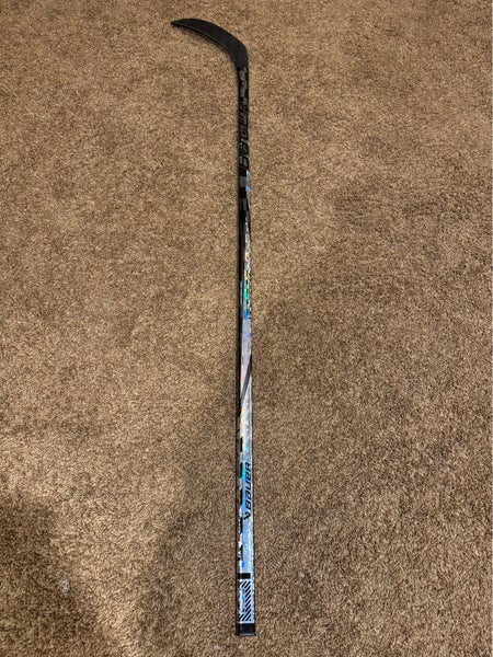 Intermediate Bauer Twitch Right Handed Hockey Stick P28 65 Flex (New)